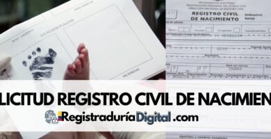 Solicitud de registro civil de nacimiento con impresión plantar de bebé y formulario de registro.